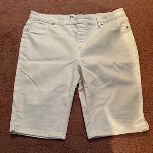 EUC DG2 PXL WHITE SHIRTS 11IN INSEAM
